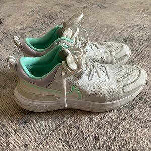 Nike Women's React Sneakers size 8.5 in light grey and Mint